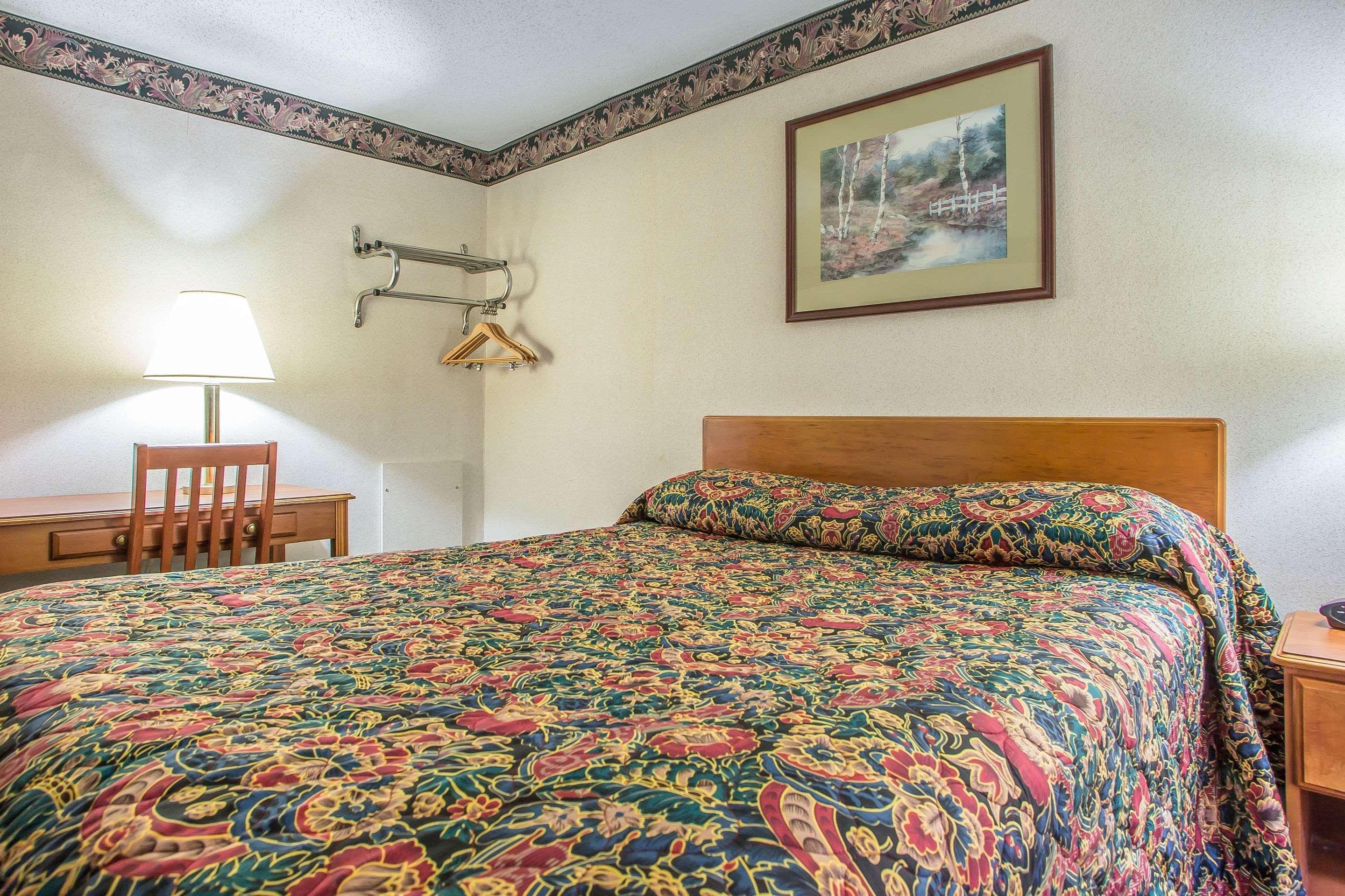 Rodeway Inn Bedford Exteriér fotografie