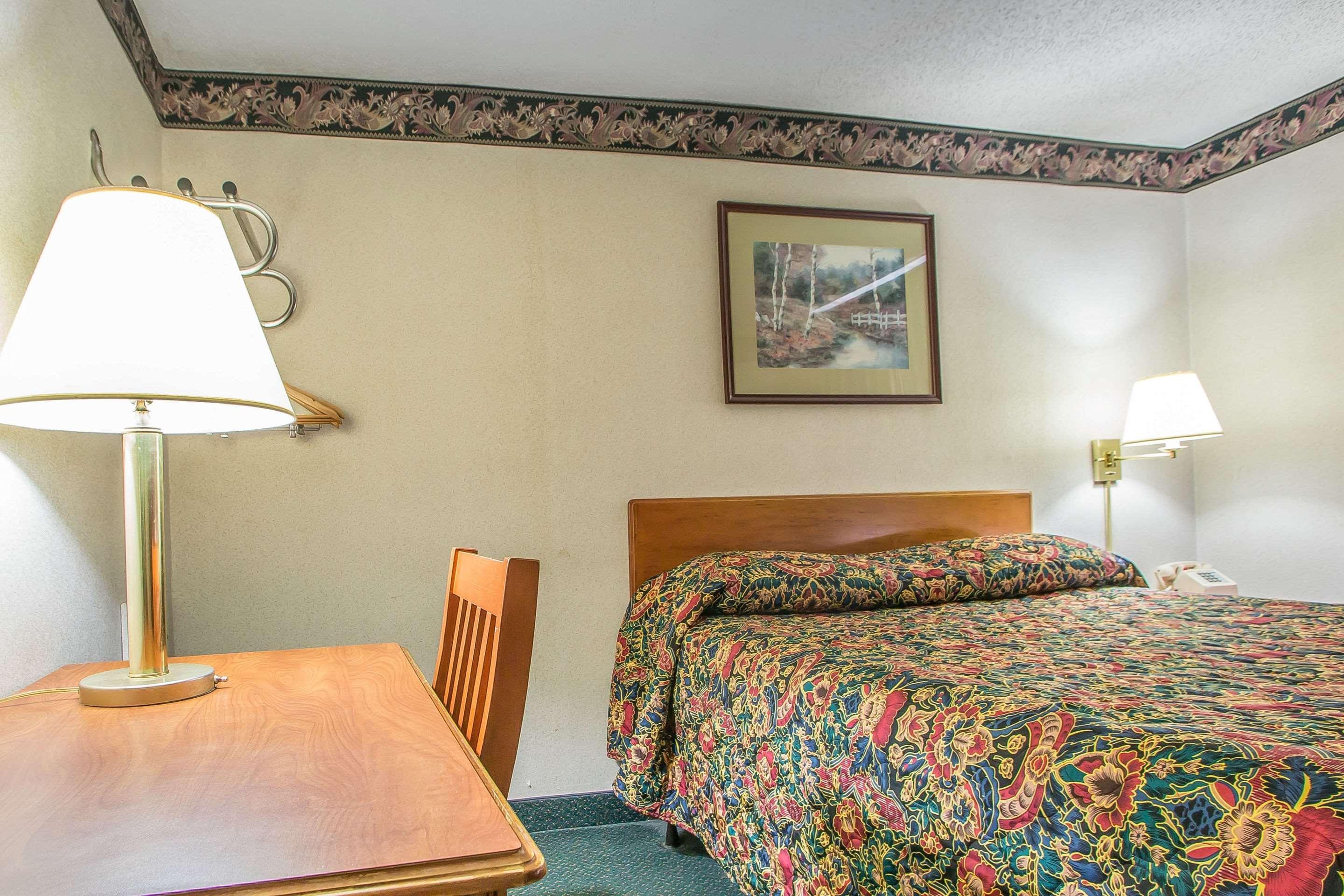Rodeway Inn Bedford Exteriér fotografie