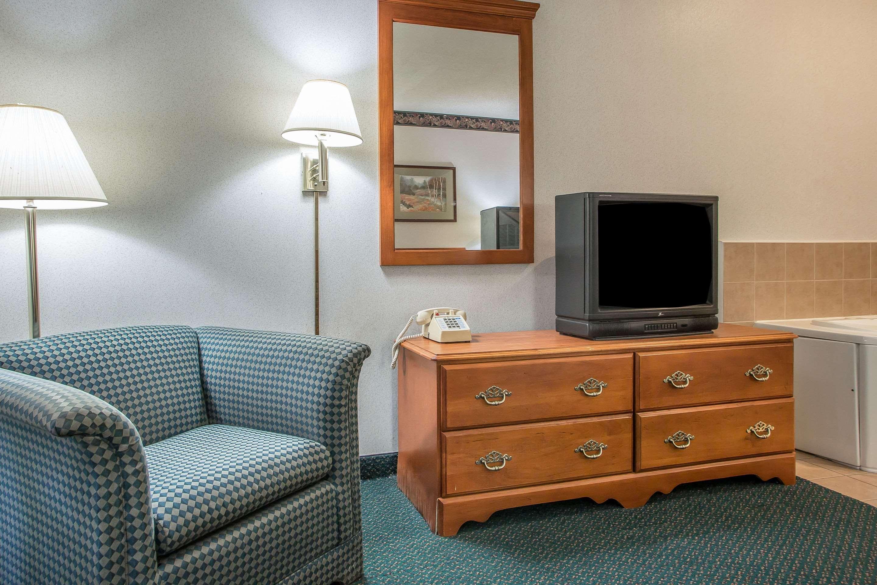 Rodeway Inn Bedford Exteriér fotografie