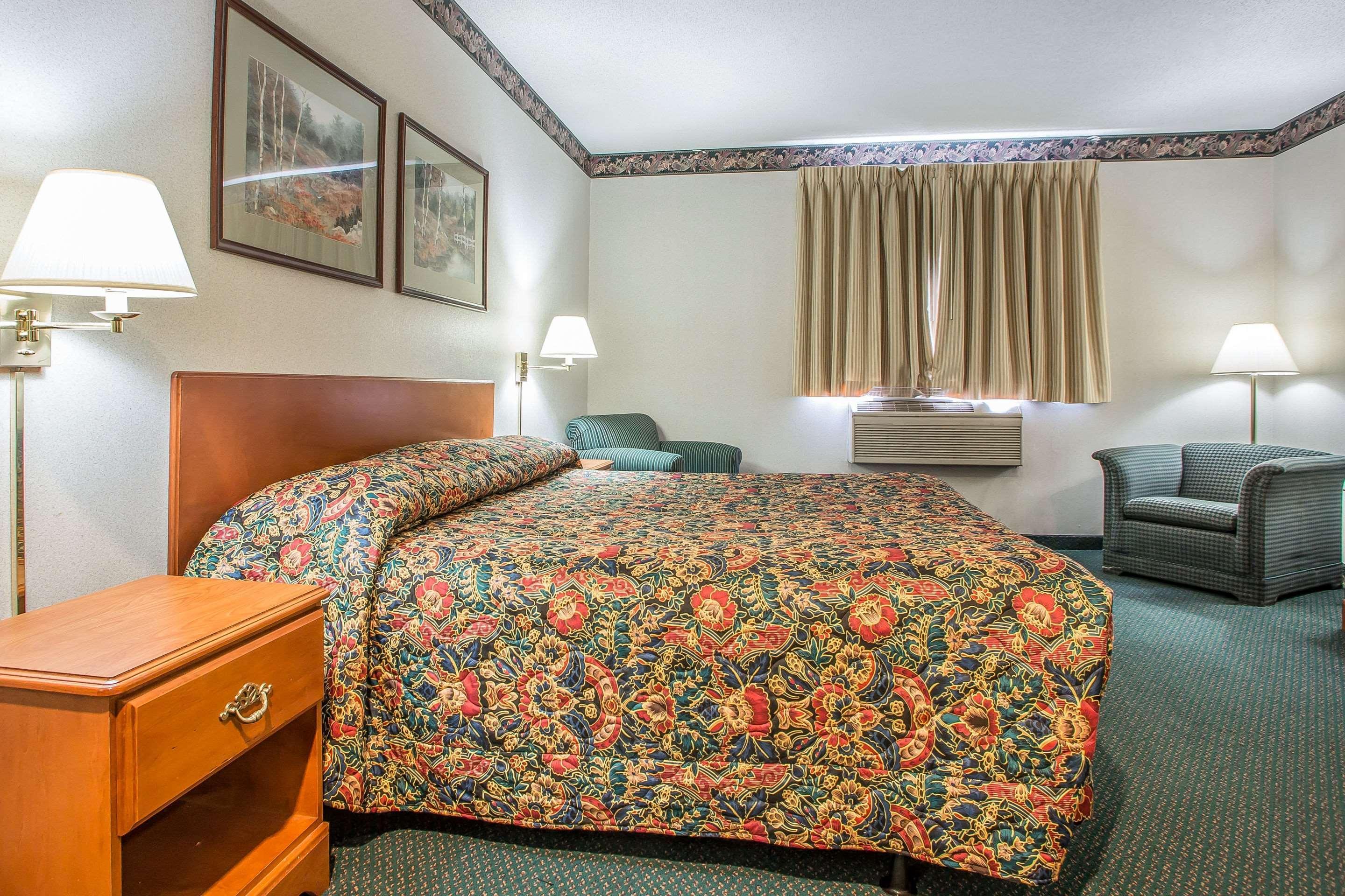 Rodeway Inn Bedford Exteriér fotografie