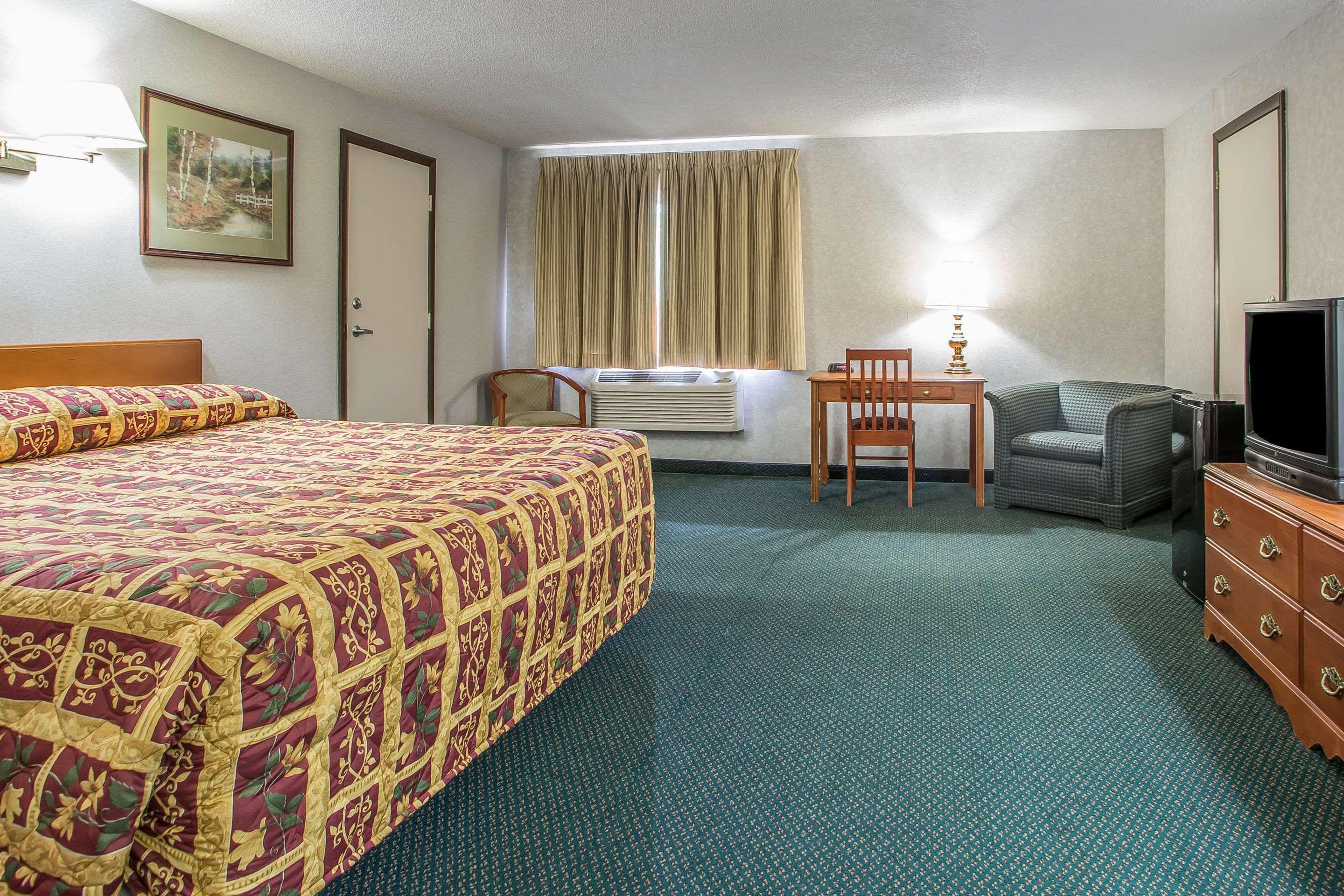 Rodeway Inn Bedford Exteriér fotografie